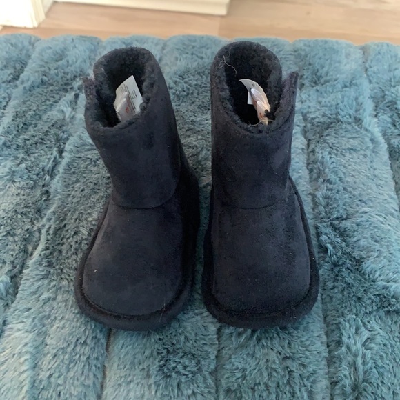 Baby boy blue Ugg’s (imitation), size 3 - Picture 2 of 4